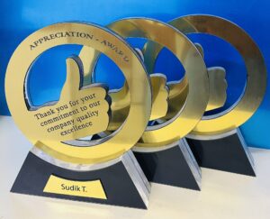 MAX002-Thumb-up Acrylic Award